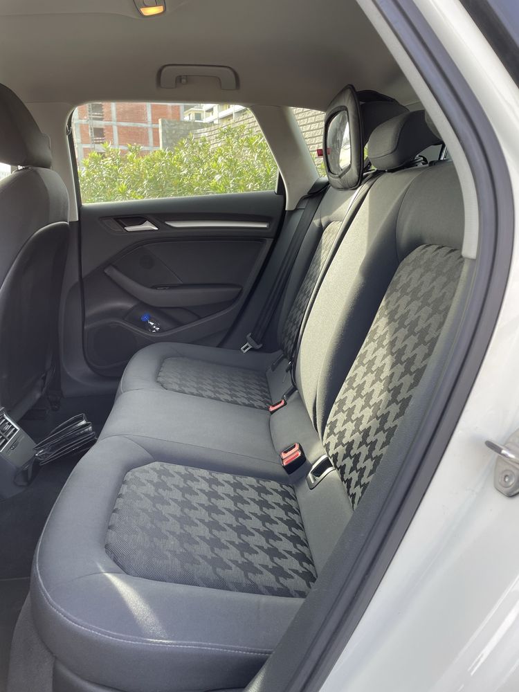 Audi A3 Sportback 1.6 TDI Attraction Ultra - 110cv [COM GARANTIA]