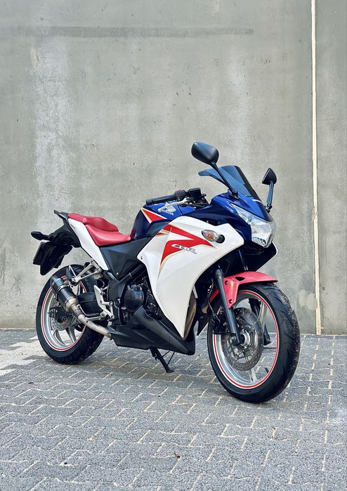 Honda CBR 250R - Impecável