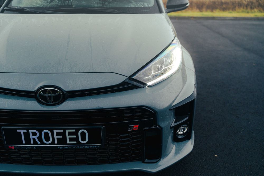 Wynajem Toyota GR Yaris Eventuri wypożyczalnia samochodów