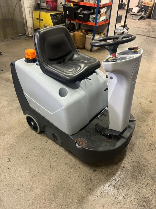 Zamiatarka bateryjna Nilfisk SR 1000S B import DE okazja