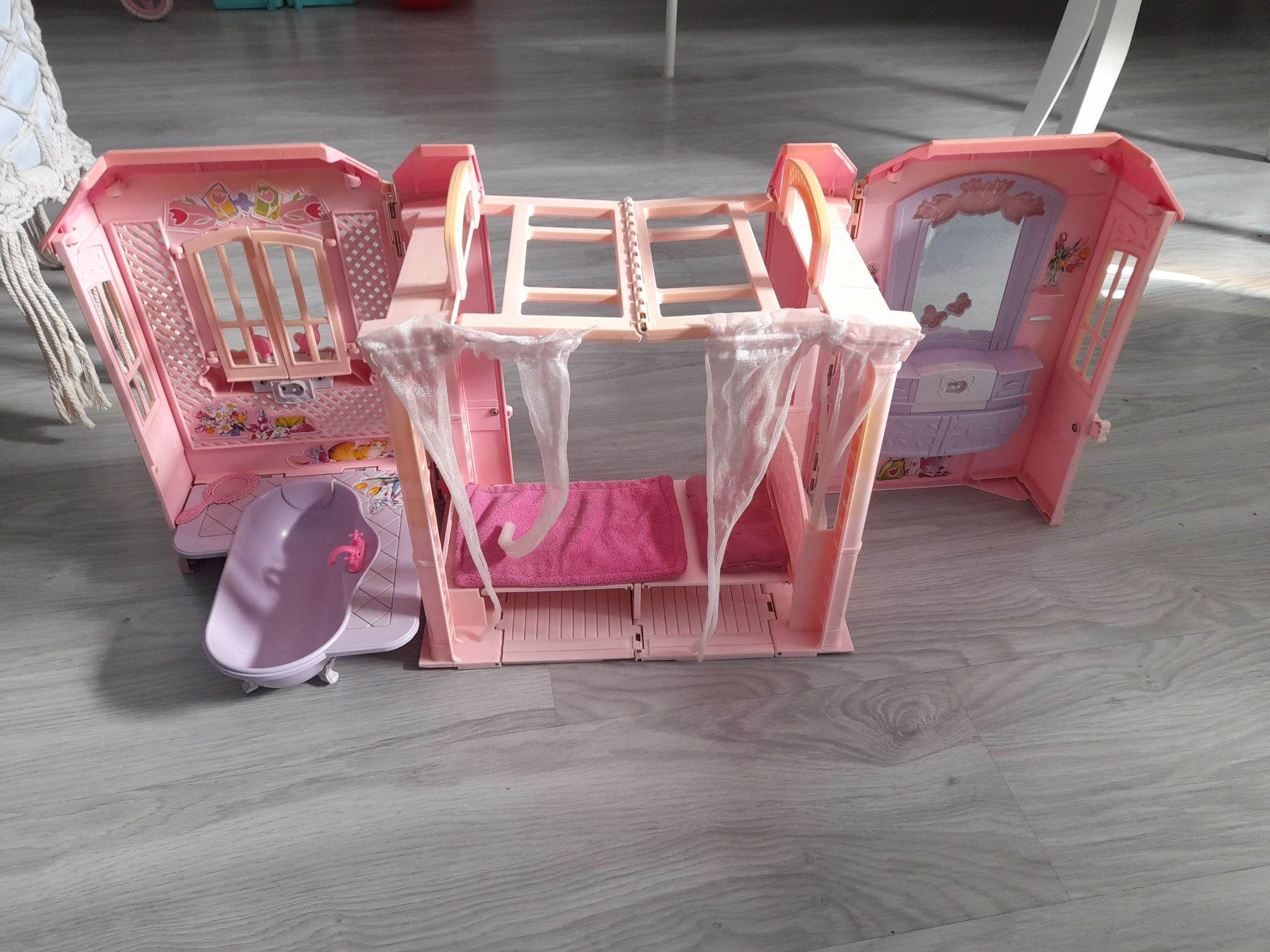 Domek do lalek barbie