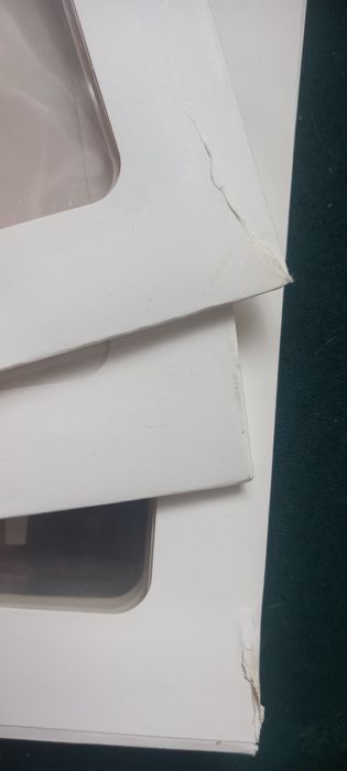 Pudełka z napisem ONE