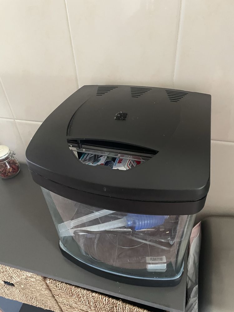 Aquario com iluminacao, alimentador automatico Eheim