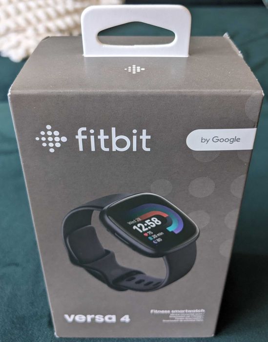 Nowy Google Fitbit Versa 4, kolor czarny