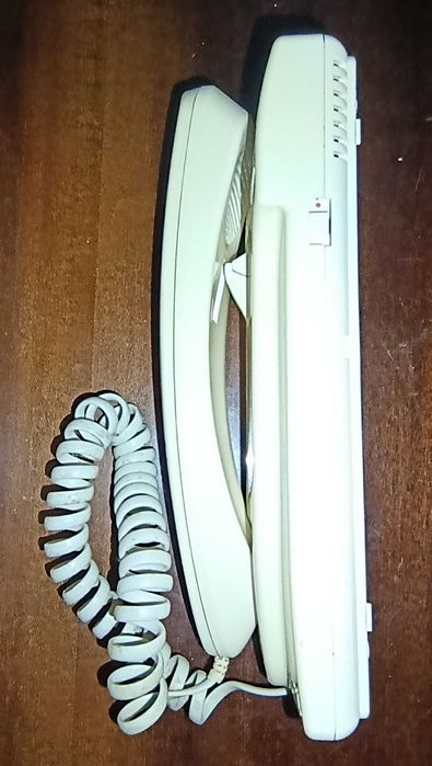 Домофон настенный и на тумбочку.