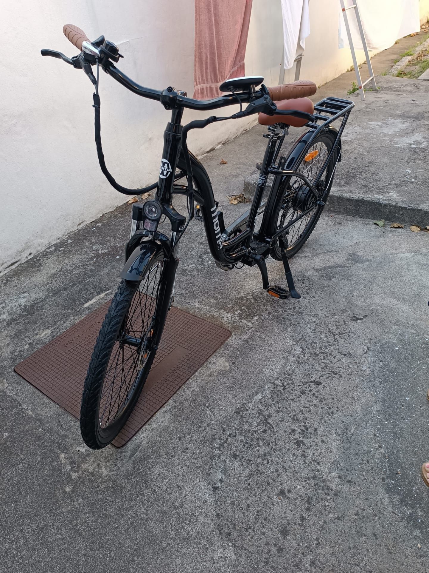 Bicicleta eletrica  nova com capacete