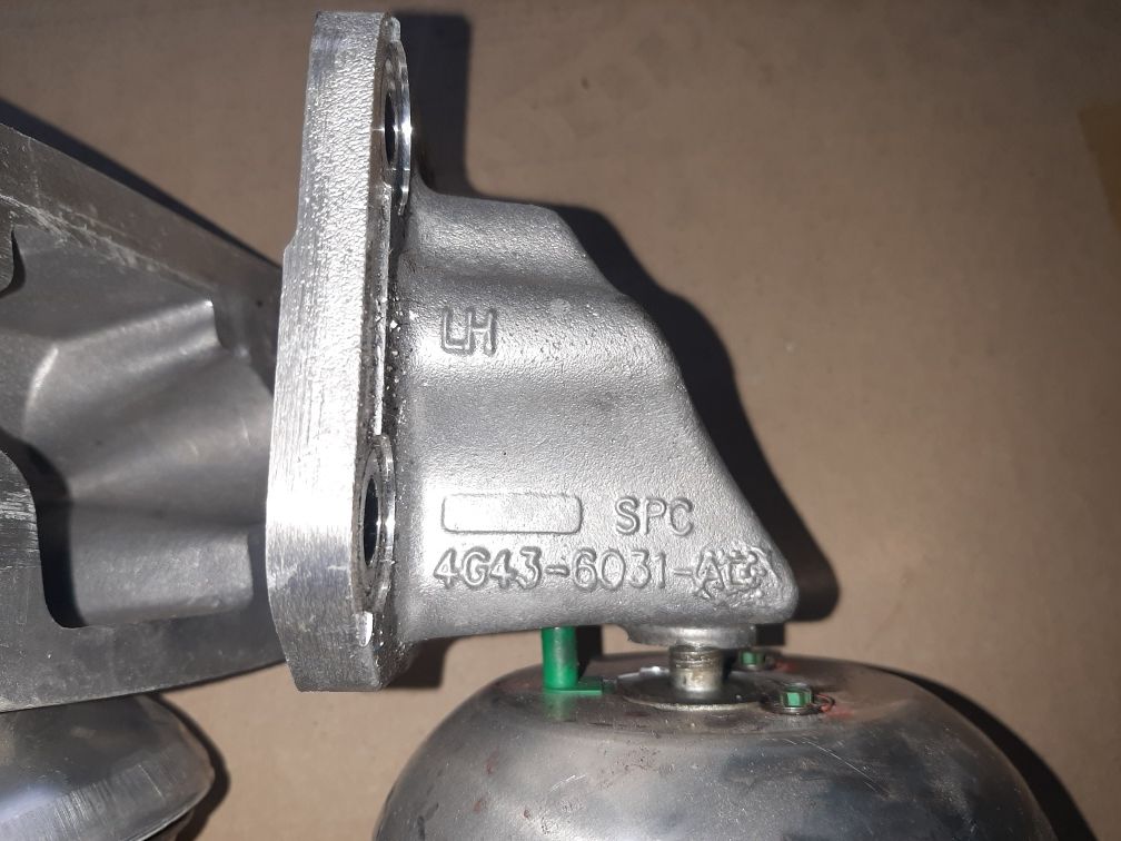Lapa+poduszka silnika 6.0 v12 DB9 Aston Martin DBS