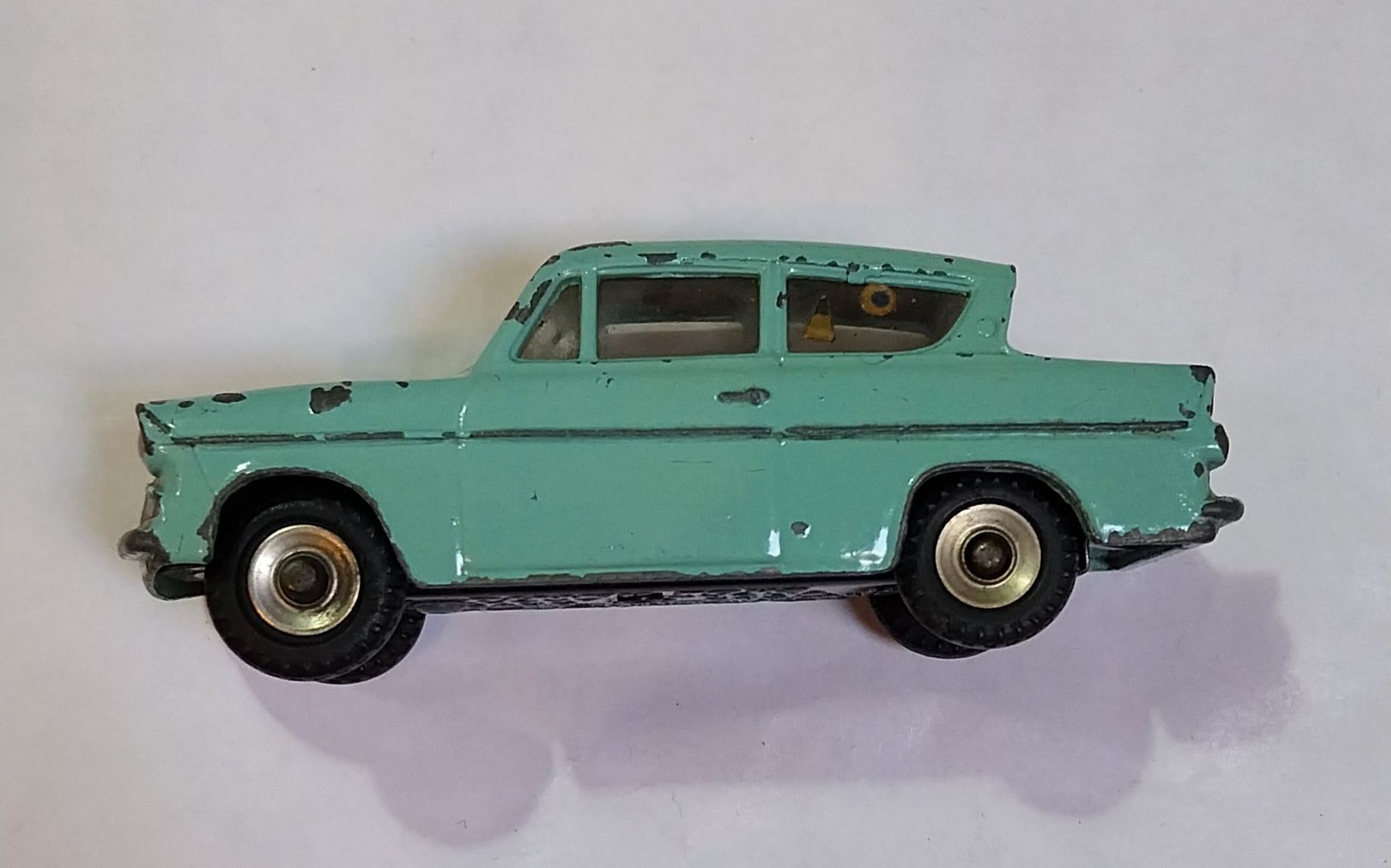 Miniatura antiga Dinky Toys Ford Anglia