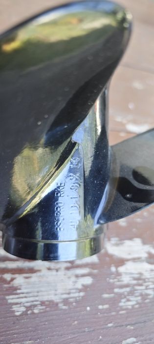 Śruba napędowa 10 1/8 x 14 x 4 Bs Pro Prawa