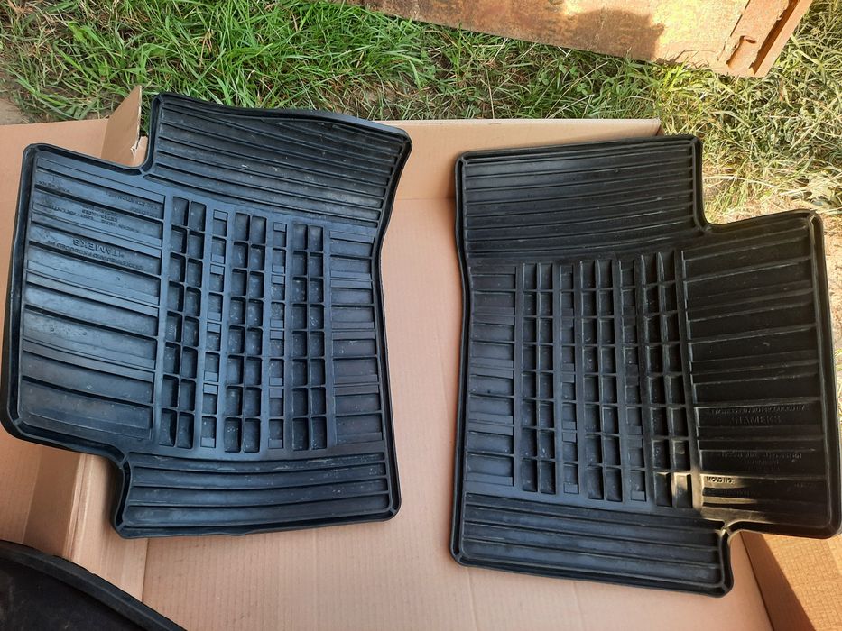 Килимки задніх пасажирів Нісан Жук