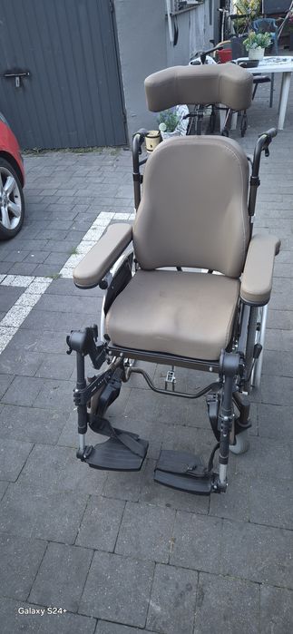Sprzedam wózek inwalidzki specjalny multipozycyjny, wysokiej klasy.