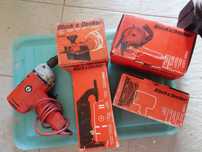 Berbequins x2 Black & Decker e seus acessórios nas caixas com manuais