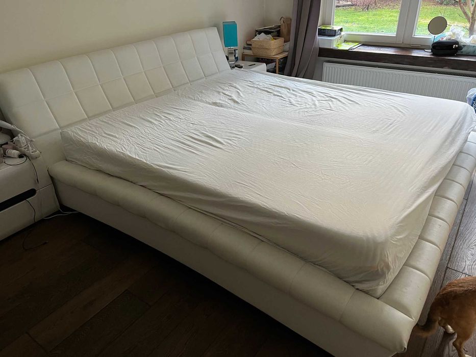 Przedmiotem sprzedaży jest łózka małżeńskie 180x200cm