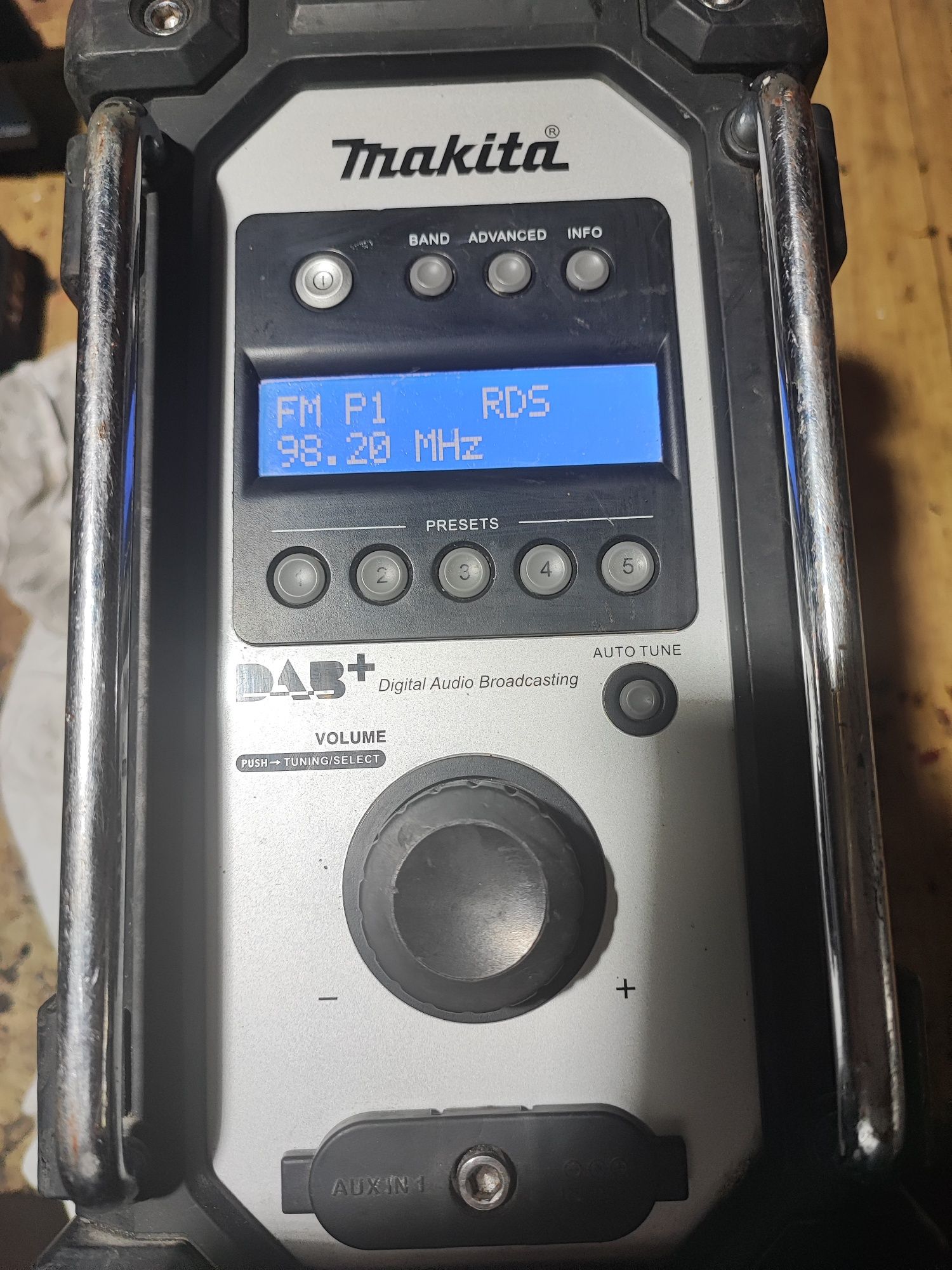 Radio budowlane Makita DMR110