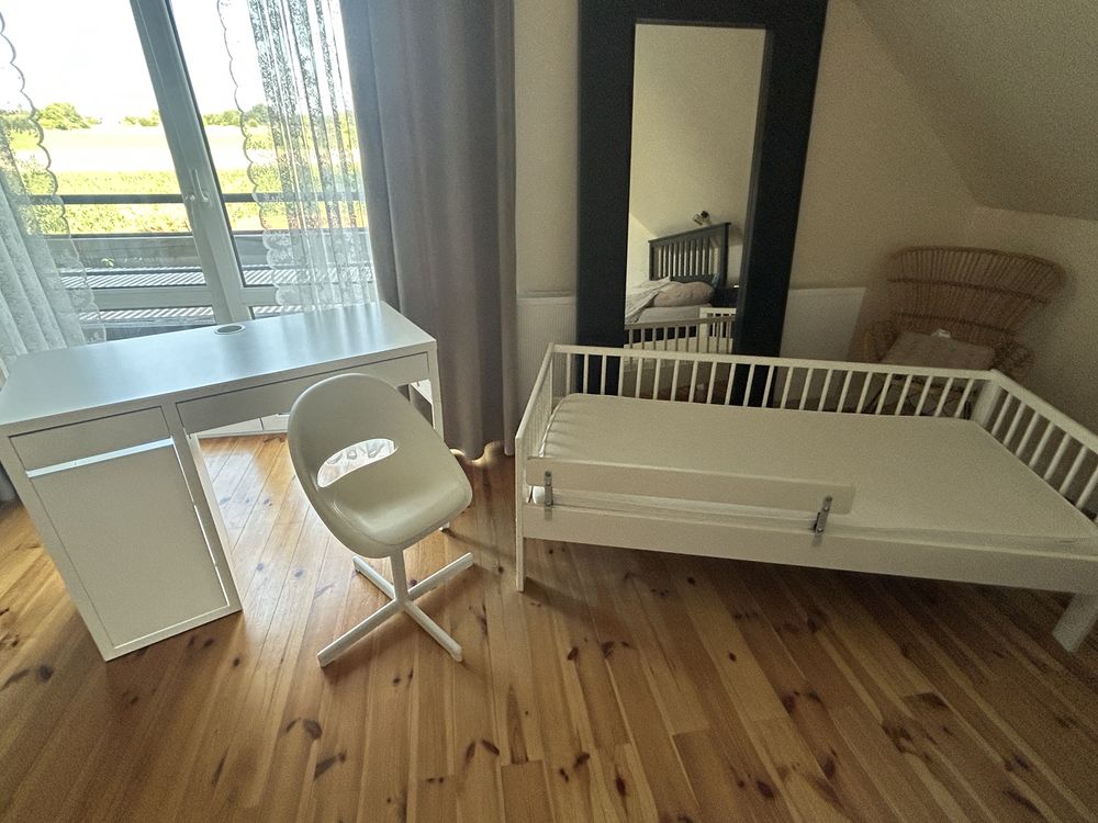 zestaw mebli dziecięcych IKEA białe łóżko biurko krzesło materac
