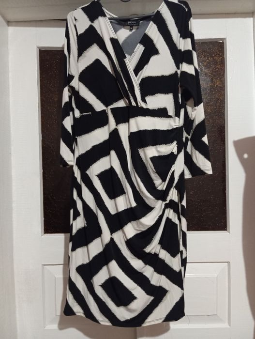 Продам сукні різні розміри