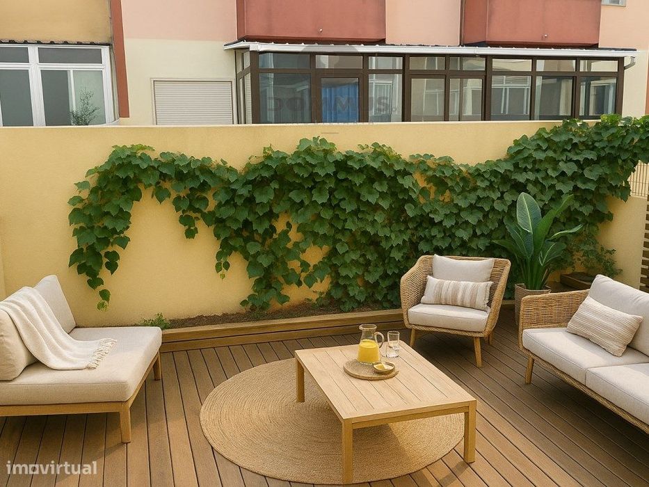 Apartamento T3 c/ Terraço totalmente remodelado em Queluz