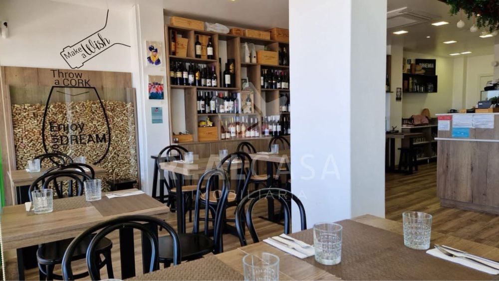 Casa de petiscos à beira mar