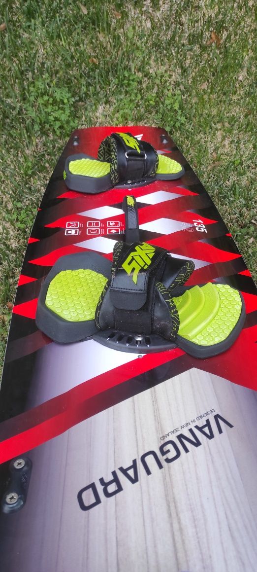 Kiitesurf board AXIS twintip 135x42