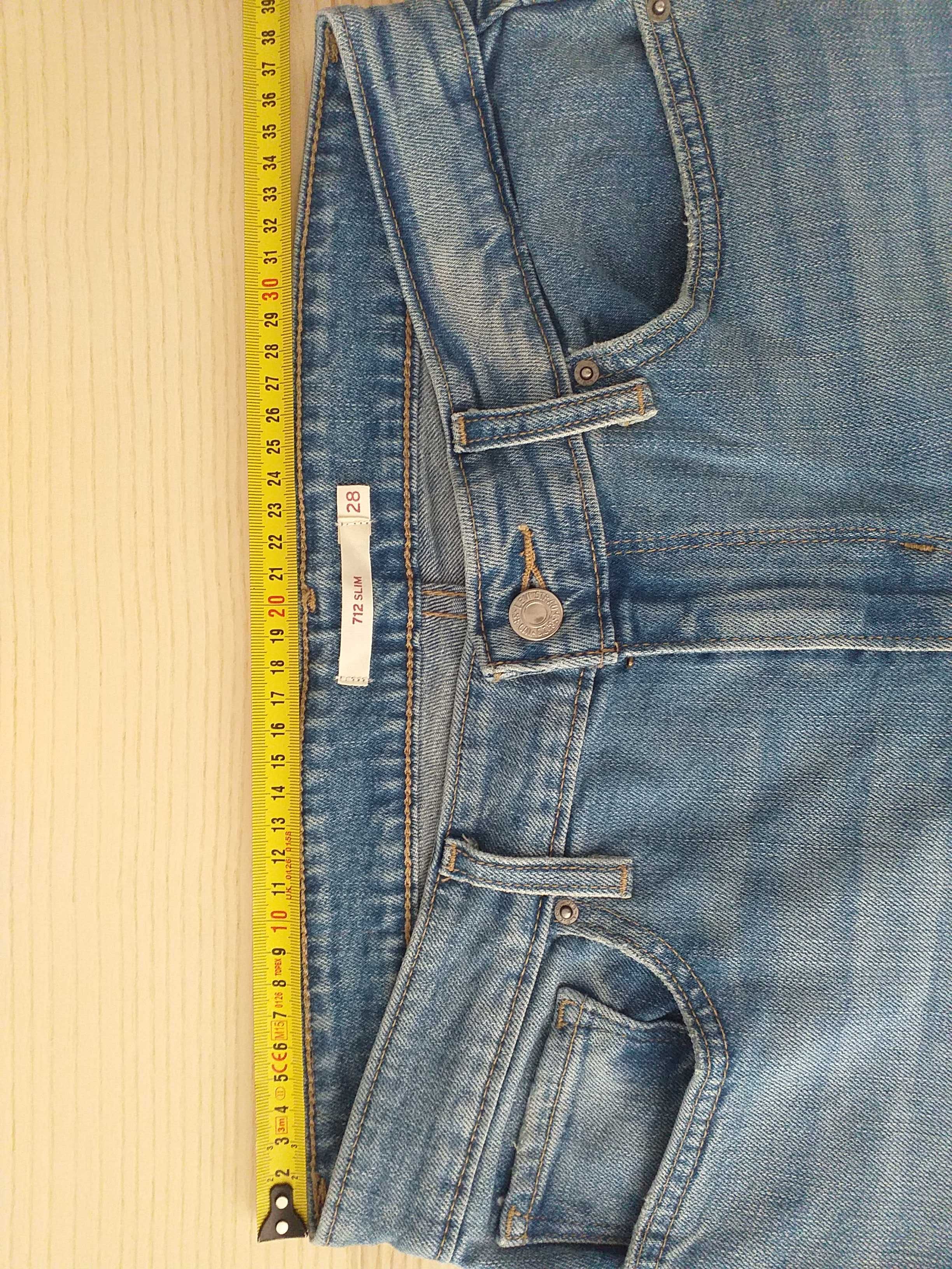 Jeansy Levis 28 prawie nowe