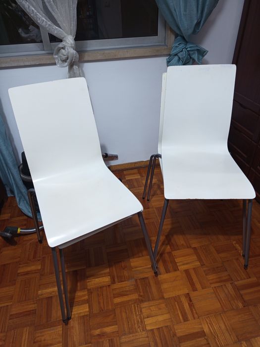 Cadeiras cozinha em estado razoável  10€ (cada)