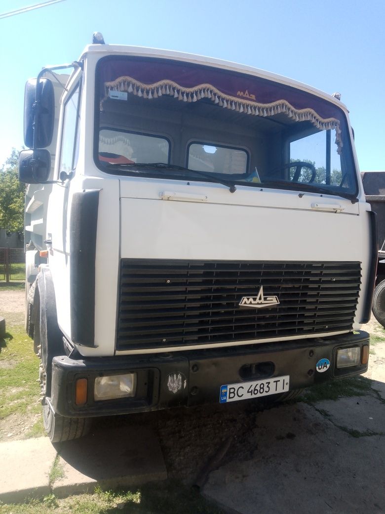 Продам МАЗ 555102 самосвал