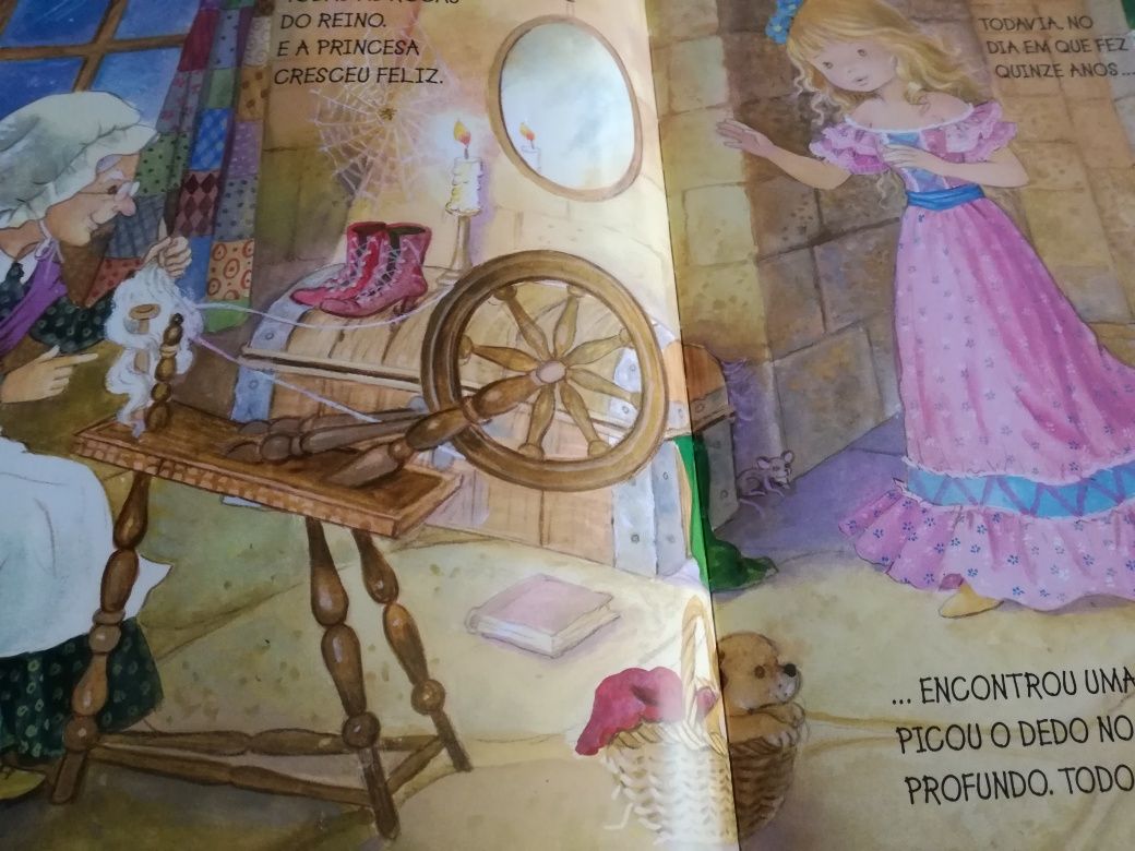 Livro infantil "Clássicos para Sonhar"