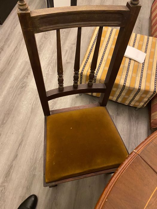 Mesa redonda extensível + 4 cadeiras