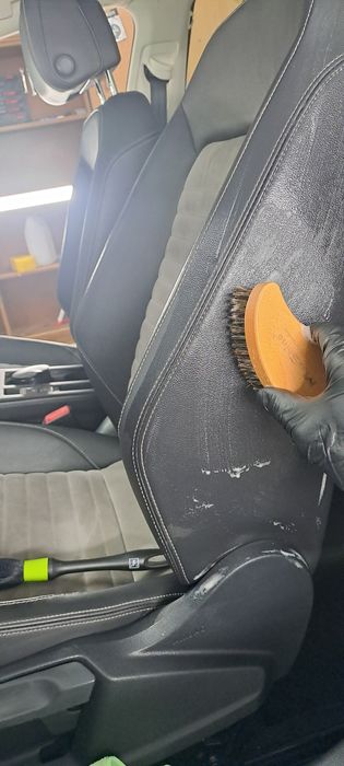 polimento  automóveis  e faróis.  limpeza interior  estofos têxtil e p