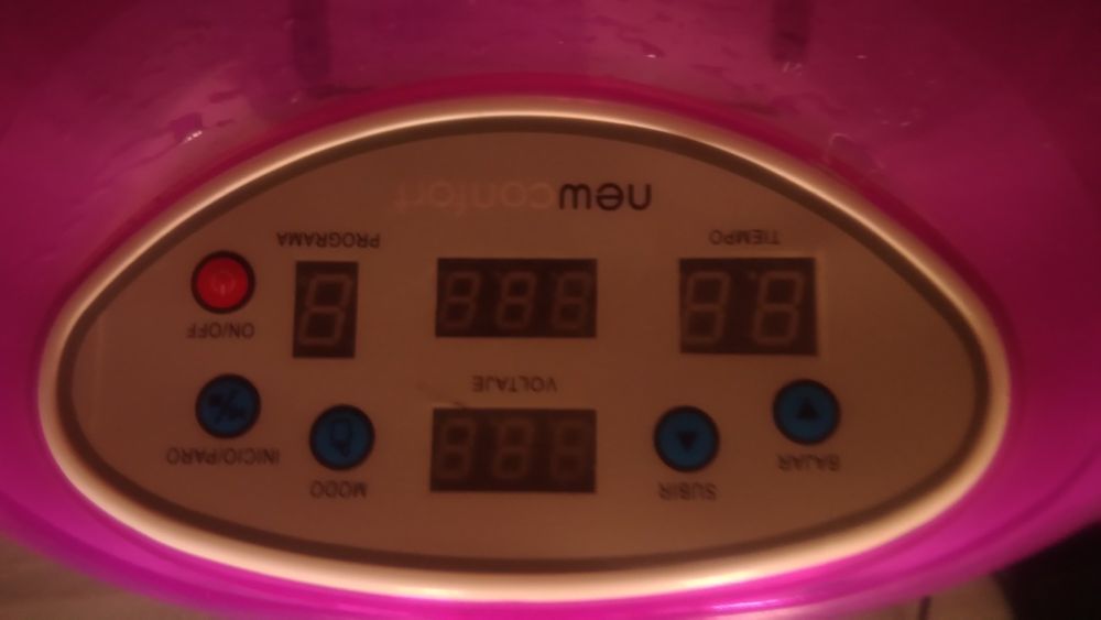 Bacia de massagem para os seus pés, pedicura e hidromassagem