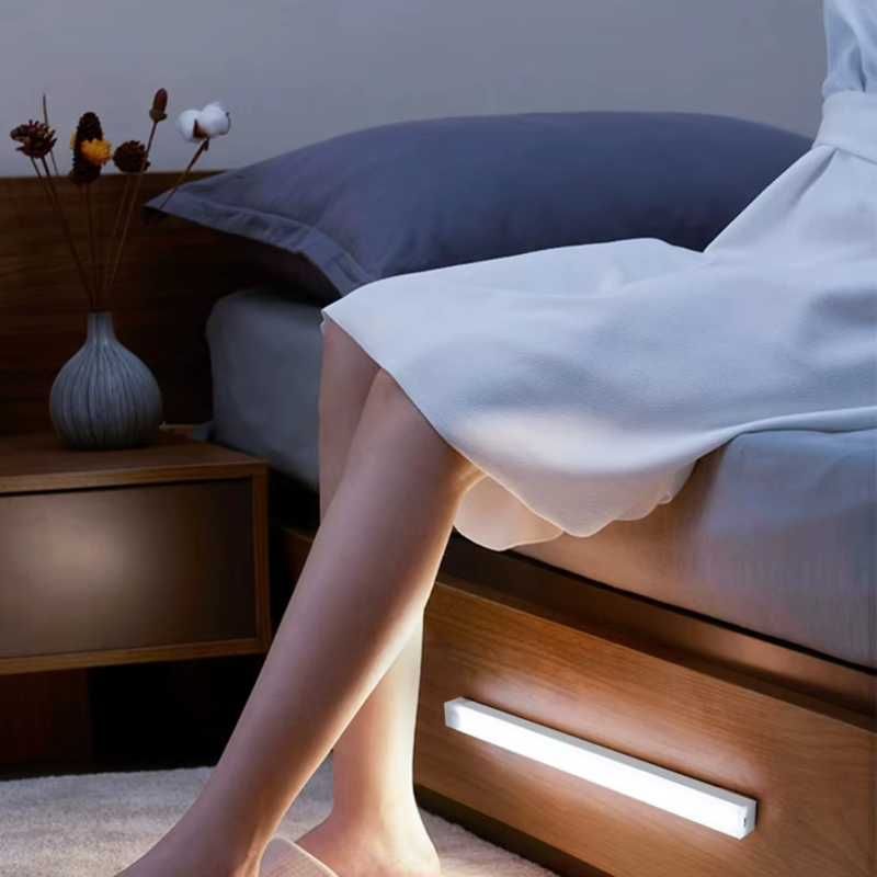 Inteligentna lampka nocna led czujnik ruchu zmierzchu biała zimna 20