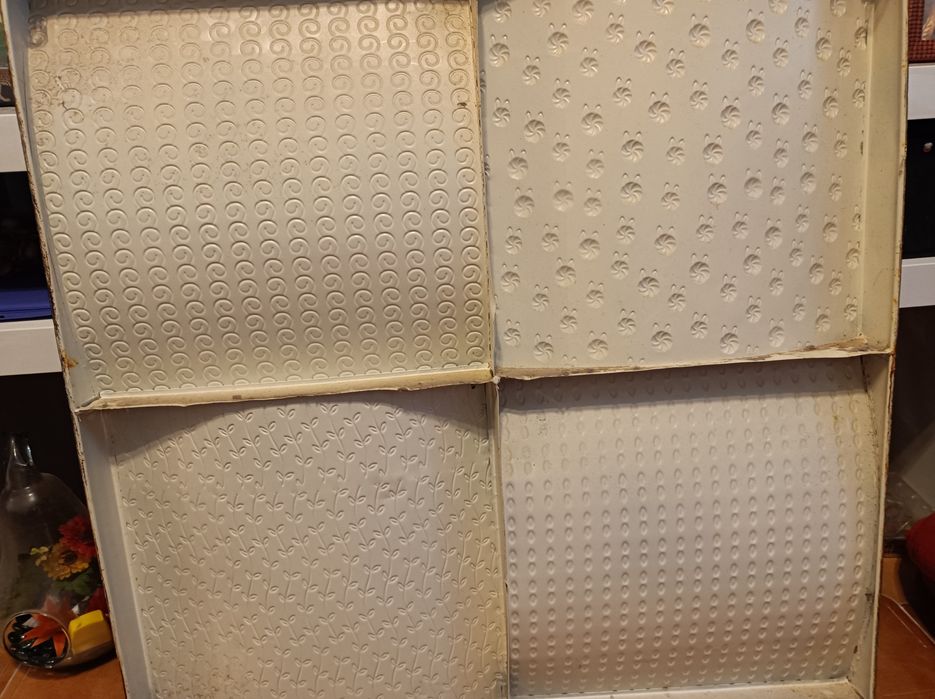 Quadro decorativo em metal  * Todo em relevo * Medidas - 78cm por 78cm