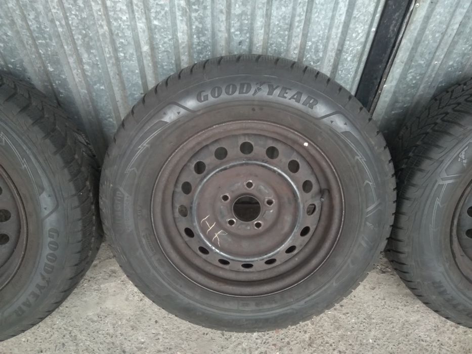 Продам диски R16 5X114,3 та шини R16 215/70 Good Year Ultra Grip