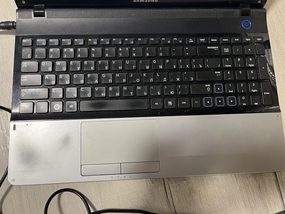 Продам ноутбук samsung NP305ESZ