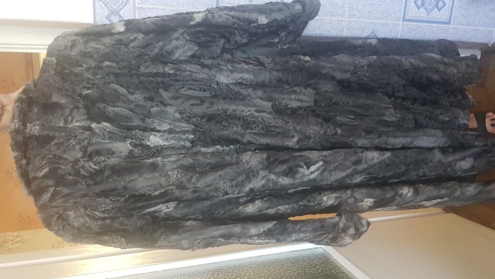 Futro ze srebrnych karakułów