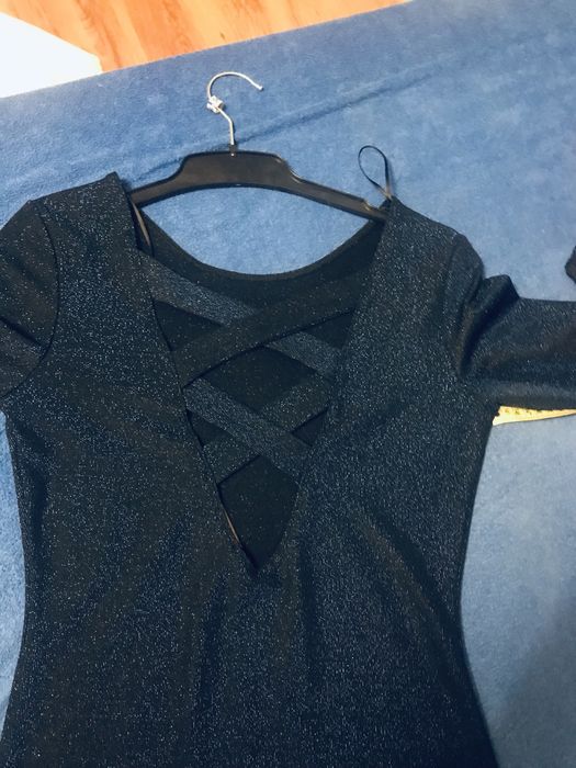 Elegancka błyszcząca karnawałowa sukienka 36