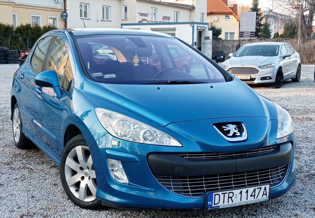 Śliczny/ Peugeot 308/ 1.6 benzyna/Długie opłaty/Panorama/Nowe opony/