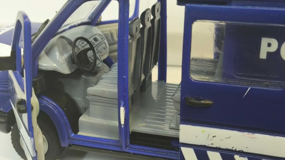 Машинка Mercedes Sprinter Police 1.24