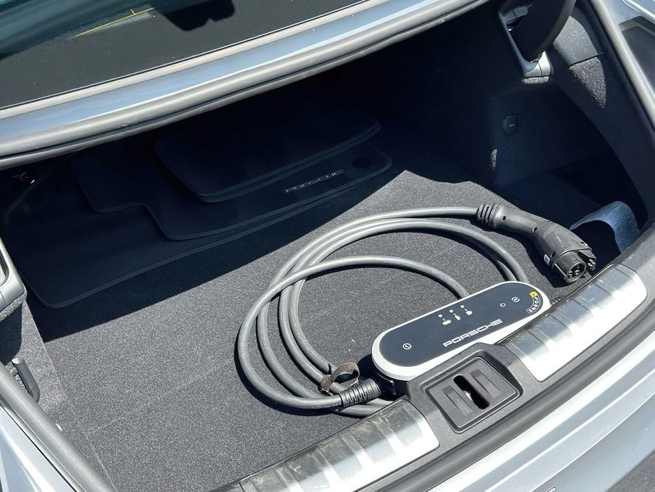 Porsche Taycan 4S      2022