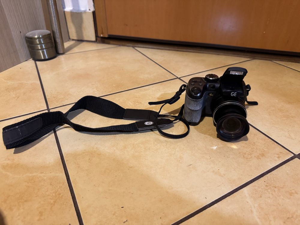 Sprawny APARAT fotograficzny GE HZ15