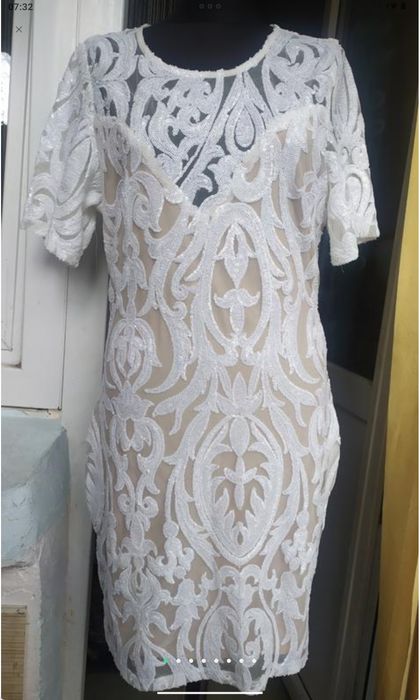 Блискуча ажурна сукня в паєтки