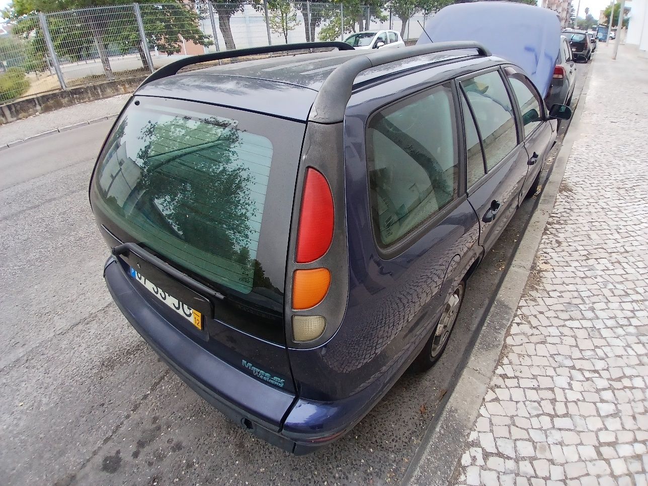 Vendo um este carro