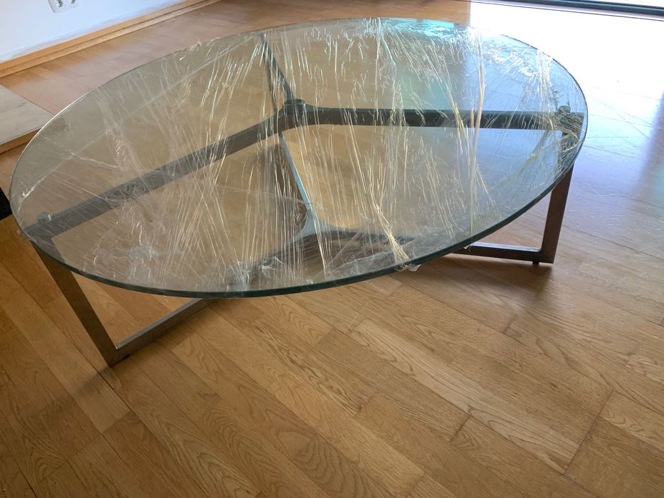 Mesa de centro com tampo em vidro