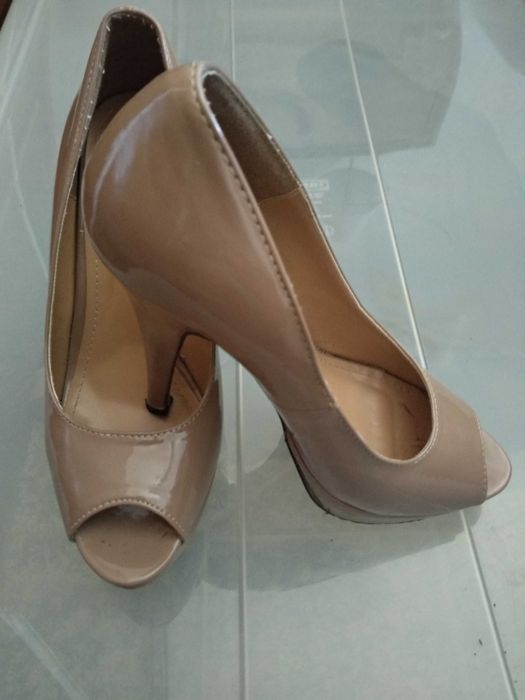 Sapatos usados 2 vezes em cerimónia.
