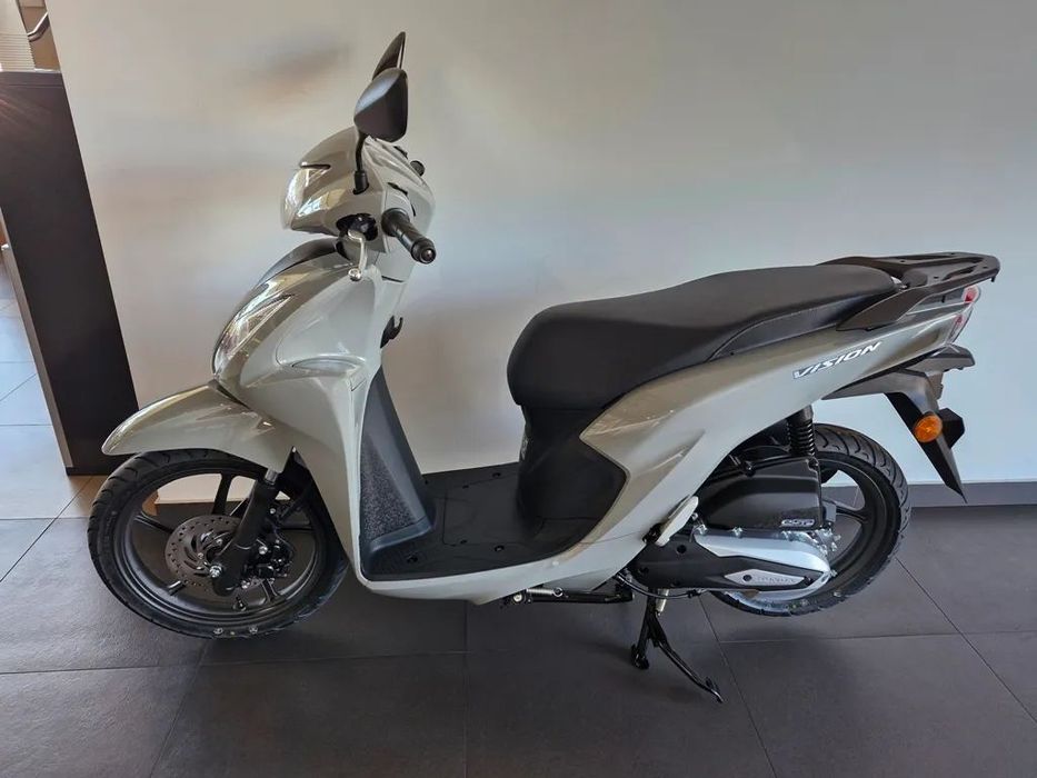 Honda Vision Honda Vision 110. Na salonie