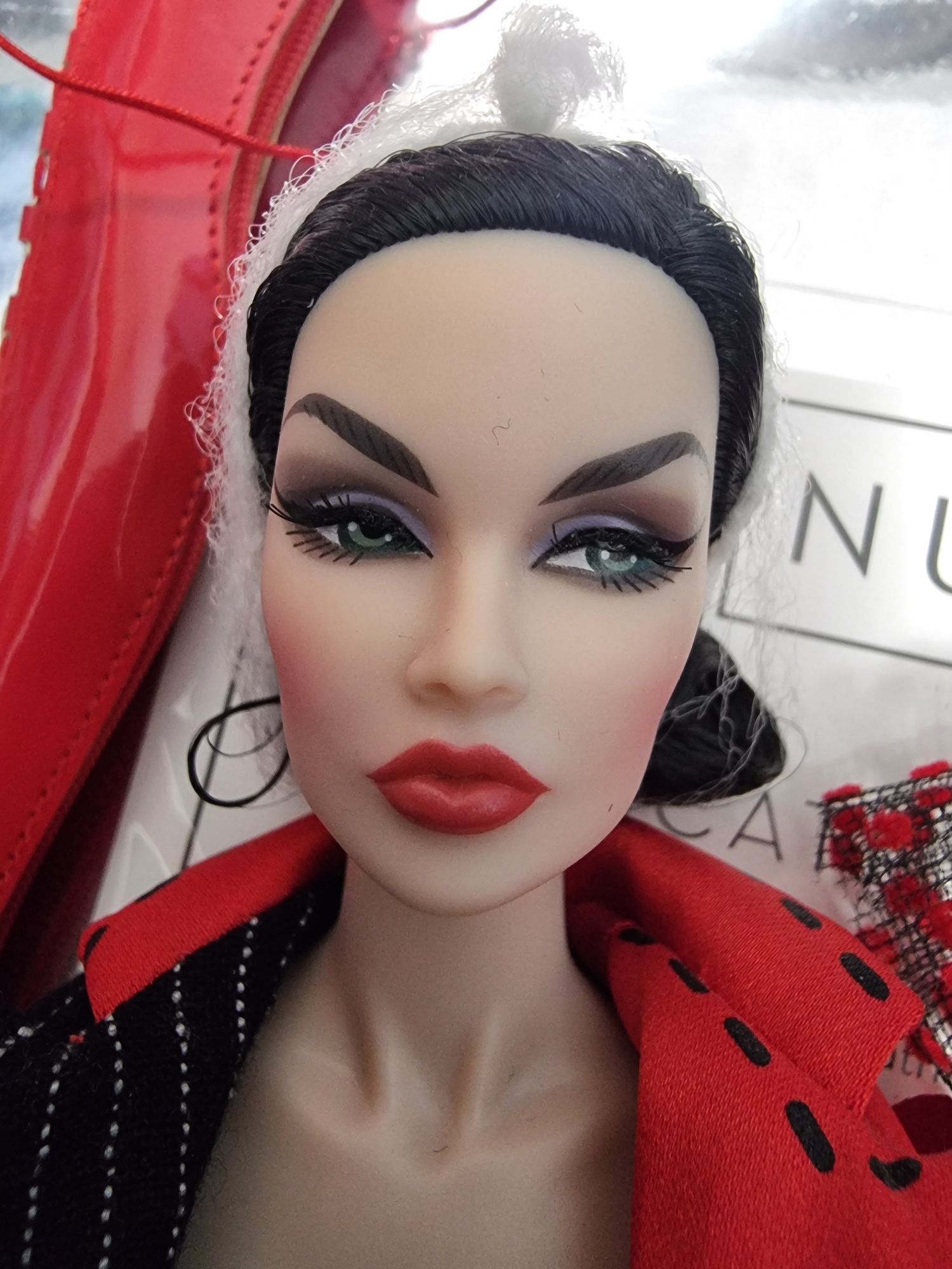 Violaine Perrin A Fashionable Legacy - коллекционная  кукла Integrity
