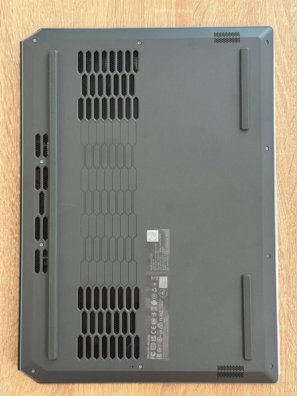 Новый игровой ноутбук Lenovo-LOQ-15IAX9 (i5-12450HX/RTX4050-6Gb-105W)
