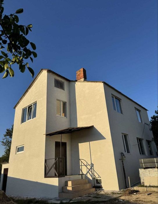 Продам 2  этажный  современный  дом 197м, в г.Люботин , СЕРТИФИКАТ  SM