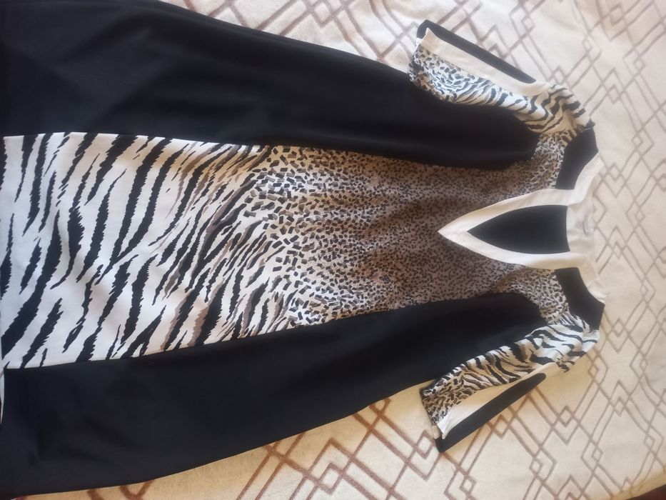 Продам вещи зимние и платья