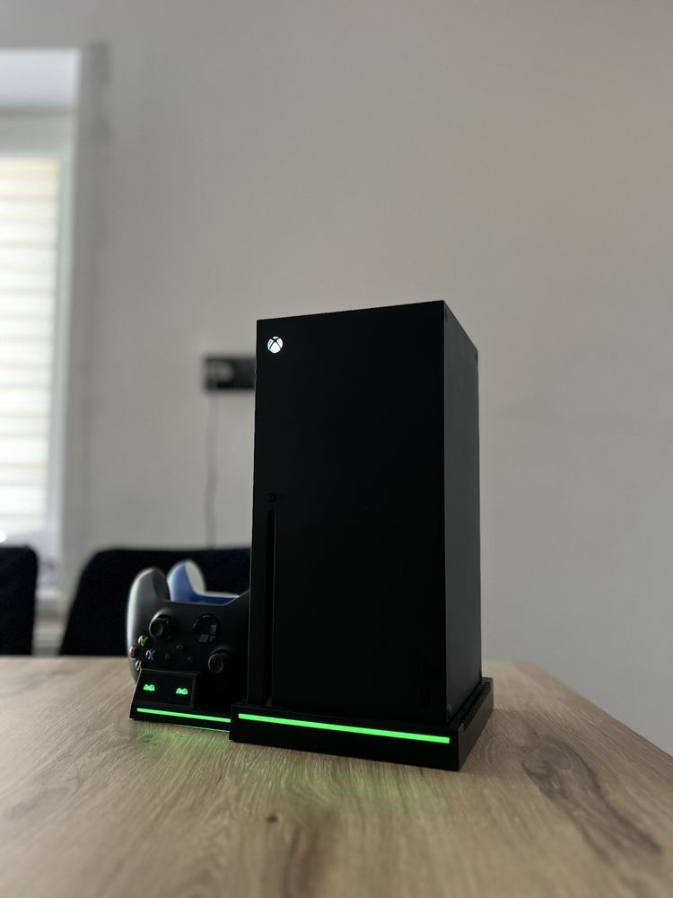 xbox series x 1tb + 2 pady + forza horizon 5